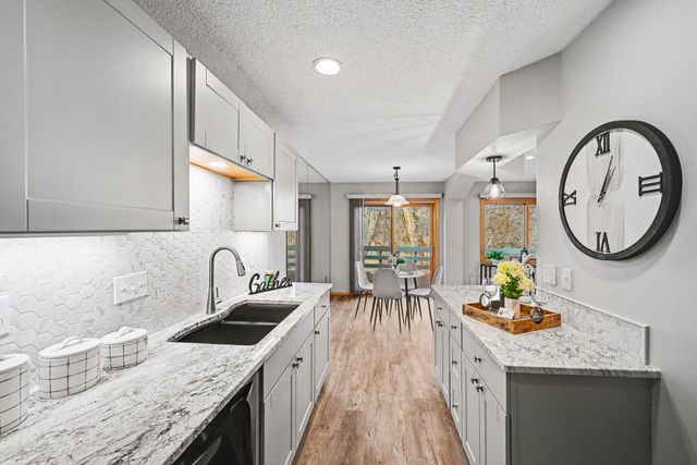 11115 Vessey Circle, Bloomington, MN 55437