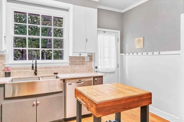 215 E Pine St, Atmore, AL 36502