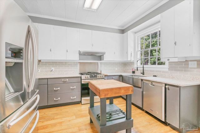 215 E Pine St, Atmore, AL 36502