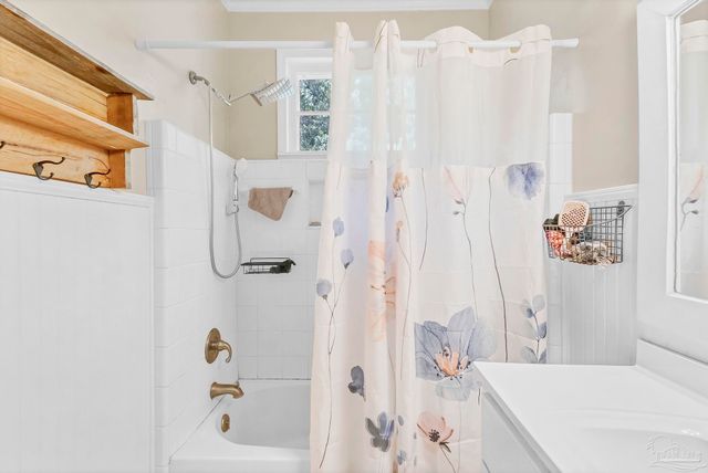 215 E Pine St, Atmore, AL 36502