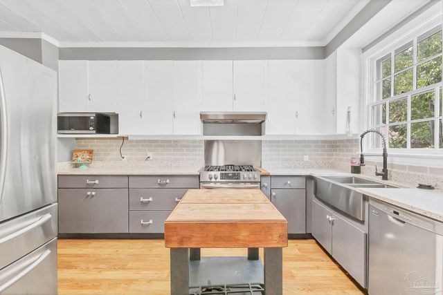 215 E Pine St, Atmore, AL 36502