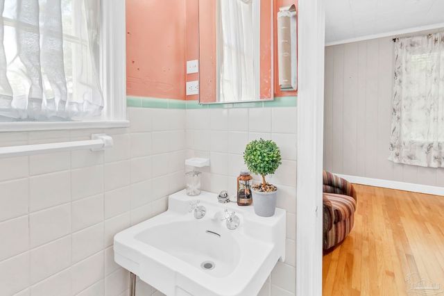 215 E Pine St, Atmore, AL 36502