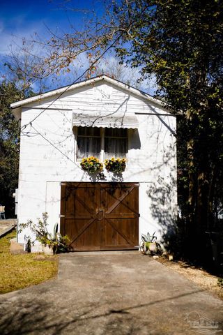 215 E Pine St, Atmore, AL 36502