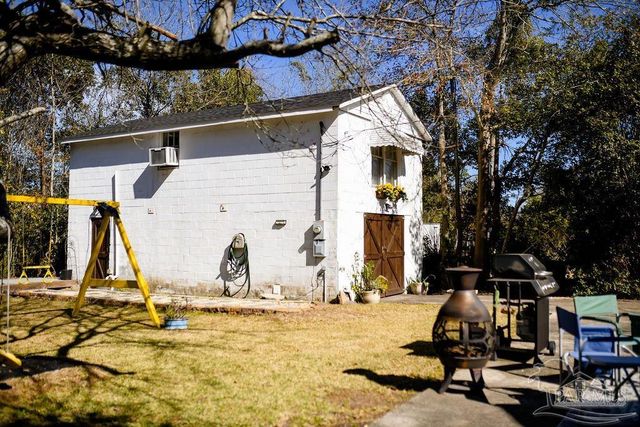 215 E Pine St, Atmore, AL 36502