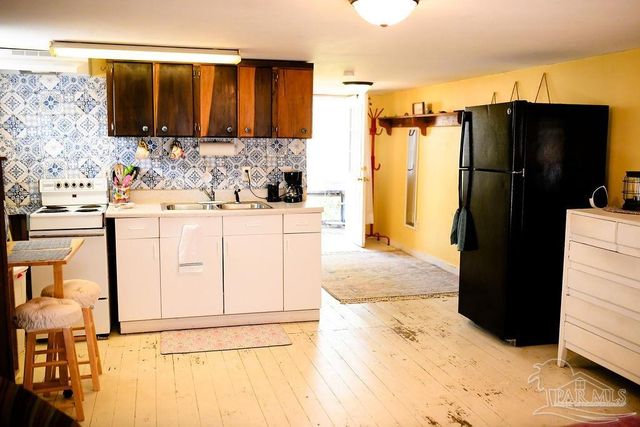 215 E Pine St, Atmore, AL 36502