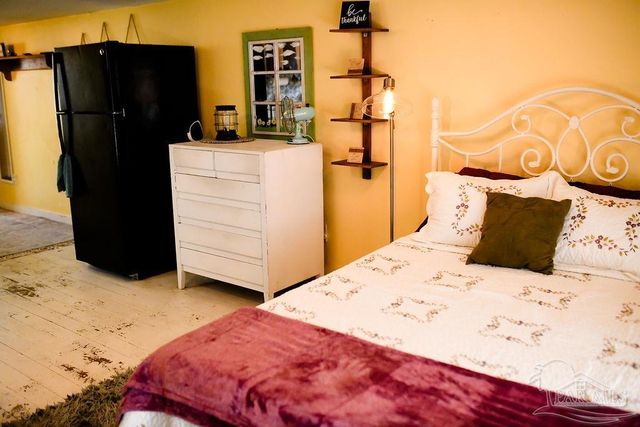 215 E Pine St, Atmore, AL 36502