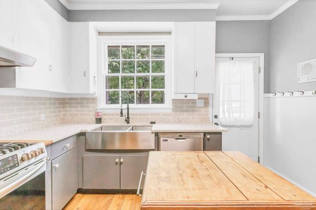 215 E Pine St, Atmore, AL 36502