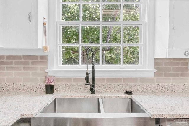 215 E Pine St, Atmore, AL 36502