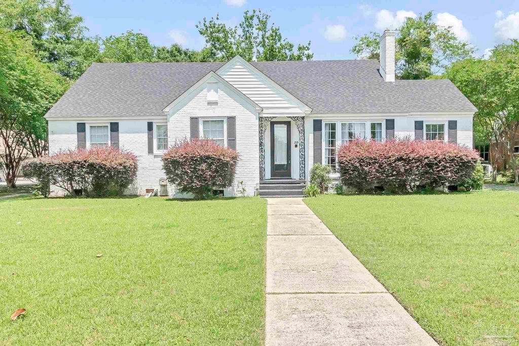 215 E Pine St, Atmore, AL 36502