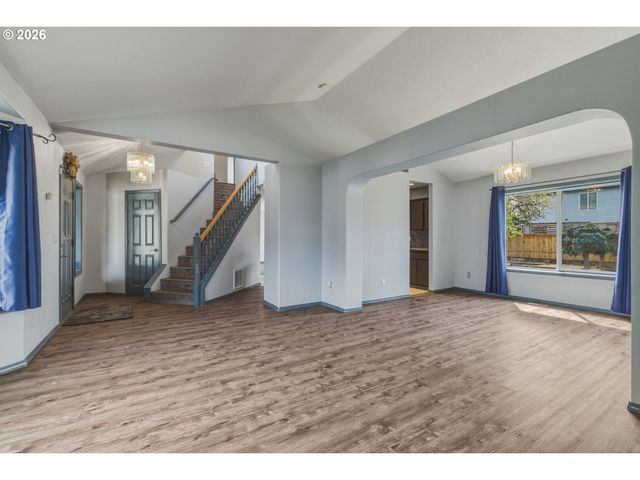 1818 Ne BLUE HERON Dr, Portland, OR 97211