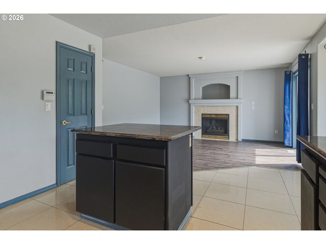 1818 Ne BLUE HERON Dr, Portland, OR 97211