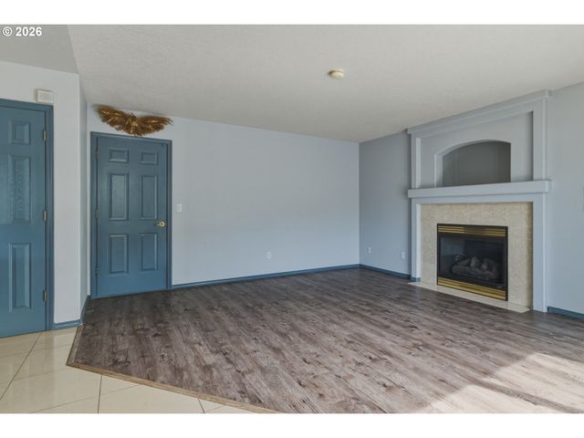 1818 Ne BLUE HERON Dr, Portland, OR 97211