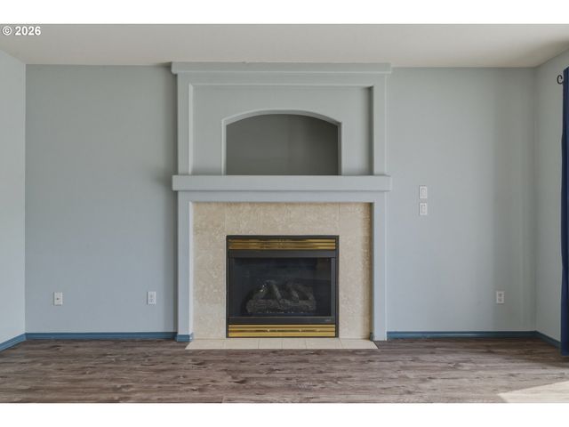 1818 Ne BLUE HERON Dr, Portland, OR 97211