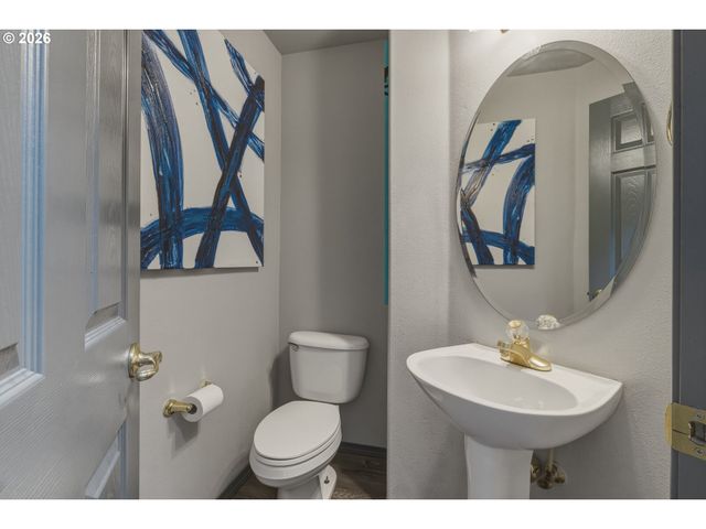 1818 Ne BLUE HERON Dr, Portland, OR 97211