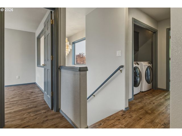 1818 Ne BLUE HERON Dr, Portland, OR 97211