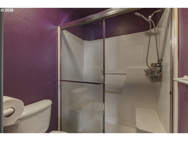 1818 Ne BLUE HERON Dr, Portland, OR 97211