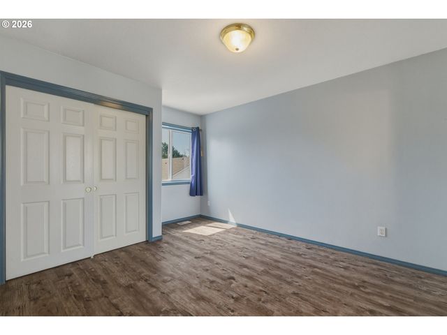 1818 Ne BLUE HERON Dr, Portland, OR 97211