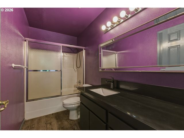 1818 Ne BLUE HERON Dr, Portland, OR 97211