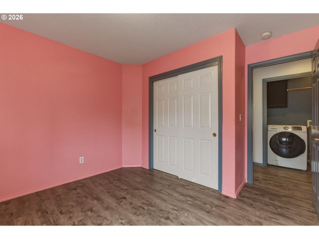 1818 Ne BLUE HERON Dr, Portland, OR 97211