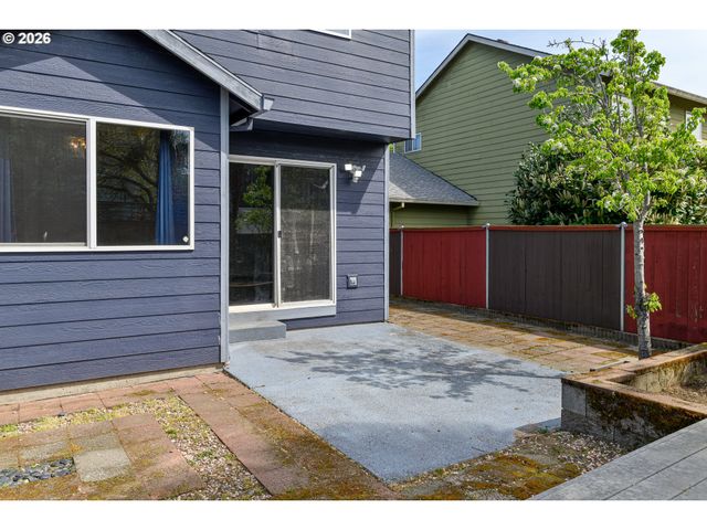 1818 Ne BLUE HERON Dr, Portland, OR 97211