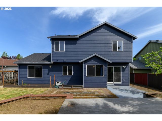 1818 Ne BLUE HERON Dr, Portland, OR 97211