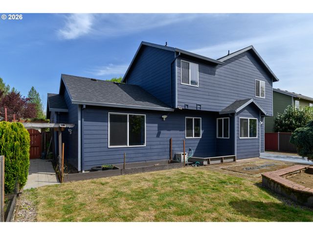 1818 Ne BLUE HERON Dr, Portland, OR 97211