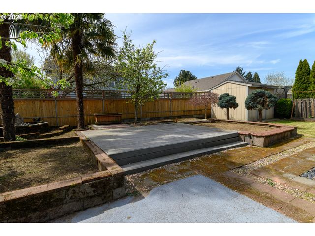 1818 Ne BLUE HERON Dr, Portland, OR 97211