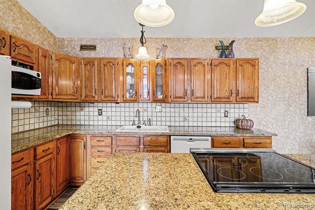 6095 S Sheridan Avenue, Durand, MI 48429