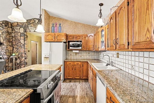 6095 S Sheridan Avenue, Durand, MI 48429