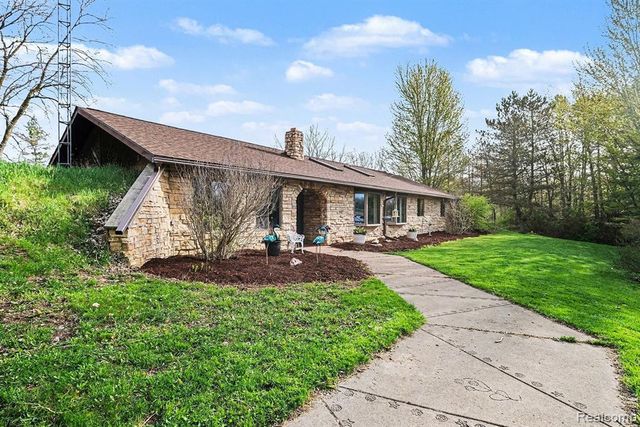 6095 S Sheridan Avenue, Durand, MI 48429