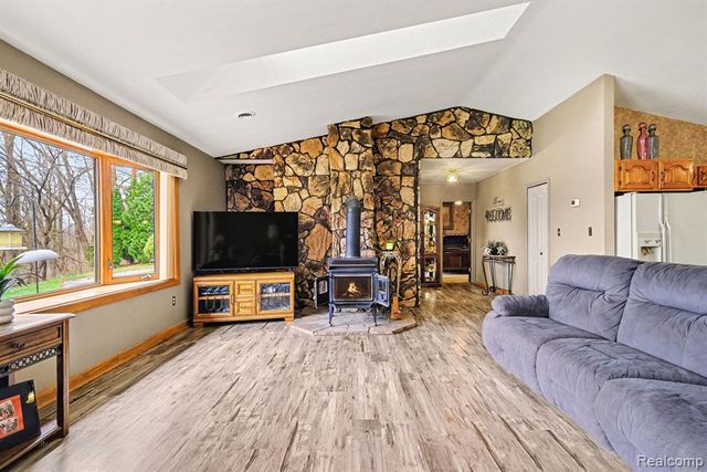 6095 S Sheridan Avenue, Durand, MI 48429