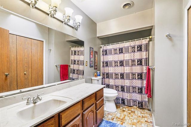 6095 S Sheridan Avenue, Durand, MI 48429
