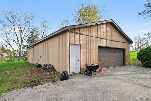 6095 S Sheridan Avenue, Durand, MI 48429