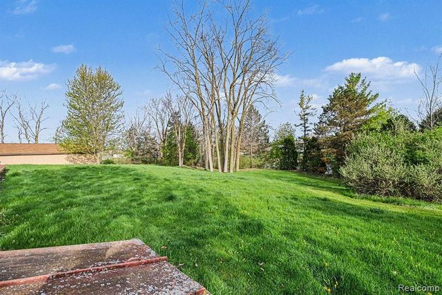 6095 S Sheridan Avenue, Durand, MI 48429