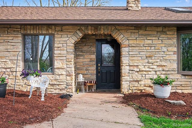 6095 S Sheridan Avenue, Durand, MI 48429