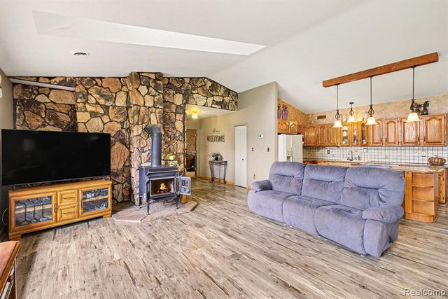 6095 S Sheridan Avenue, Durand, MI 48429