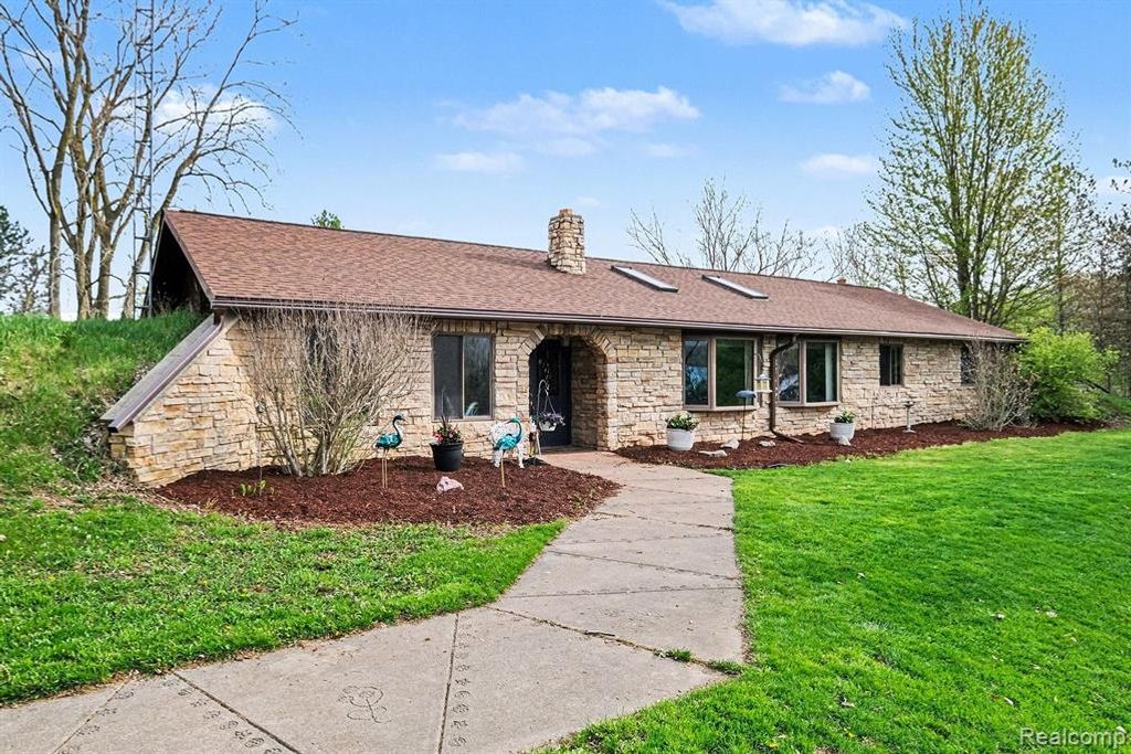 6095 S Sheridan Avenue, Durand, MI 48429
