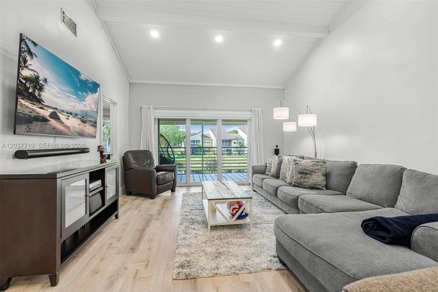 8770 Azalea Ct 203, Tamarac, FL 33321