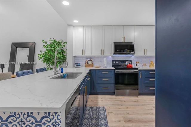 8770 Azalea Ct 203, Tamarac, FL 33321