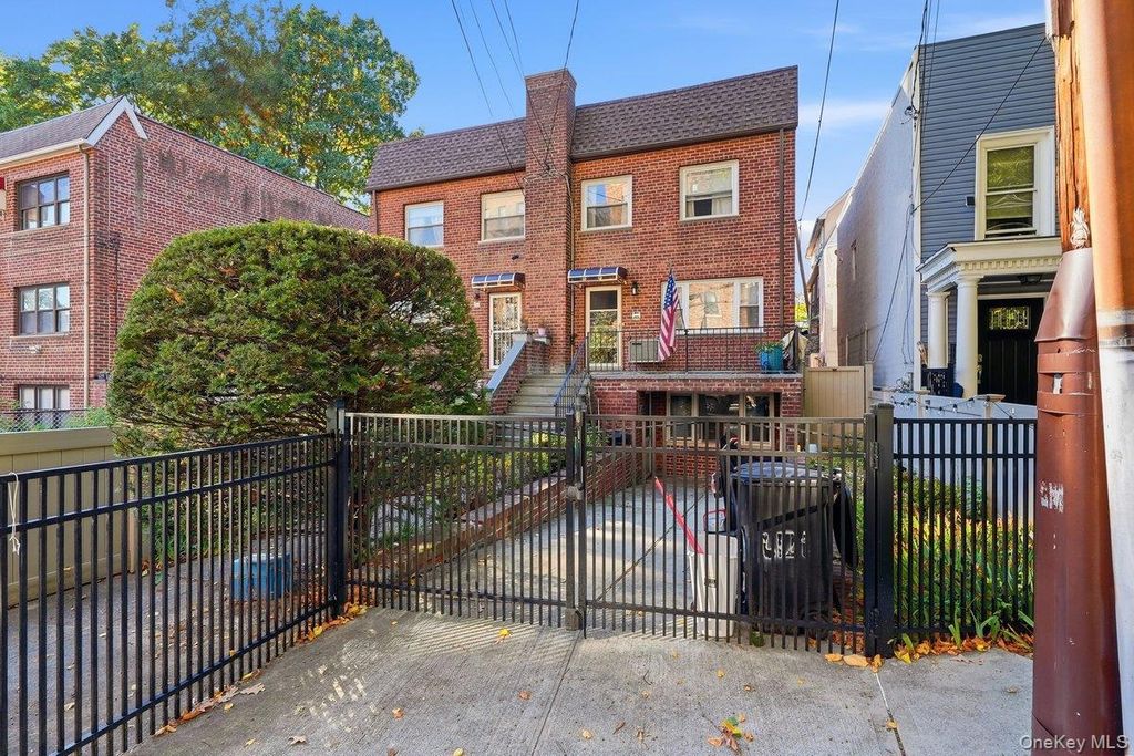 6121 Huxley Avenue, Bronx, NY 10471 — photo 2