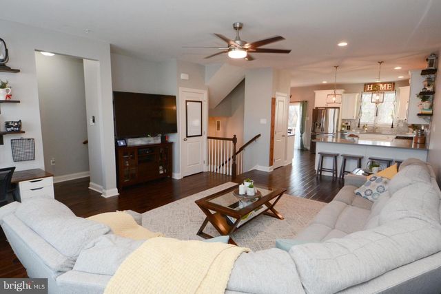 326 W HAMLIN AVE, Telford, PA 18969