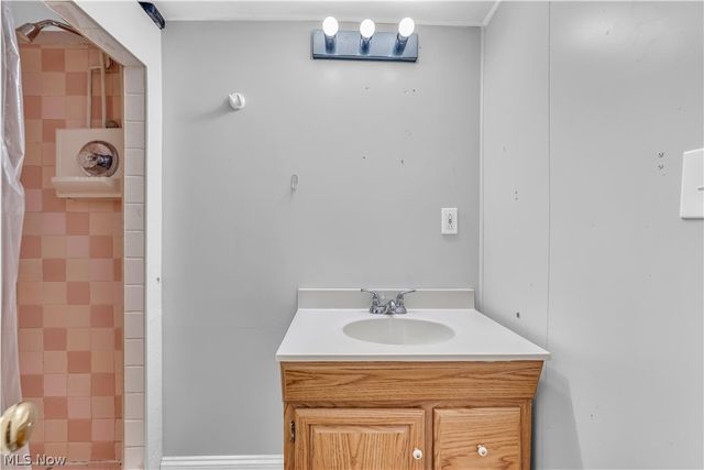 13702 Wainstead Avenue, Cleveland, OH 44111