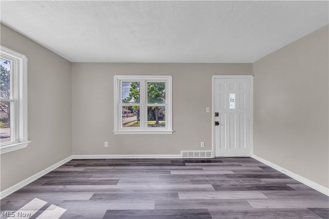 13702 Wainstead Avenue, Cleveland, OH 44111
