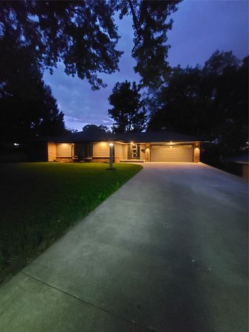 1214 19th Street, West Des Moines, IA 50265