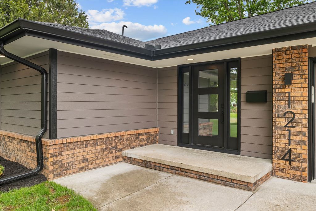 1214 19th Street, West Des Moines, IA 50265