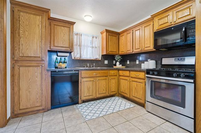 753 SW 4th Place, Moore, OK 73160