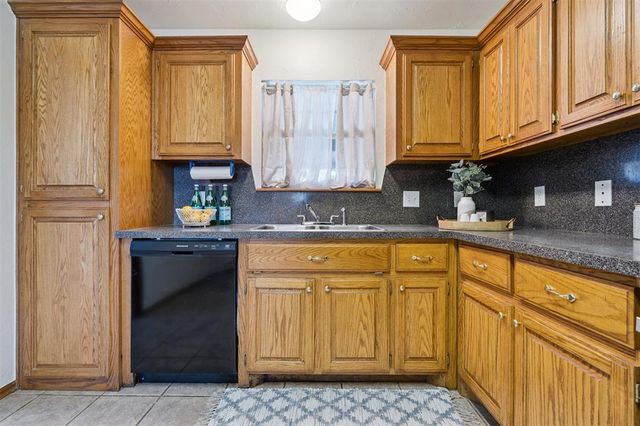 753 SW 4th Place, Moore, OK 73160