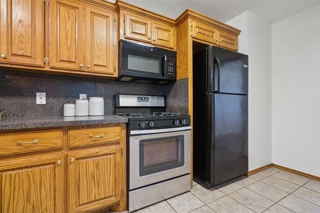 753 SW 4th Place, Moore, OK 73160