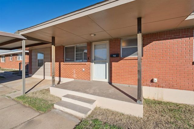 753 SW 4th Place, Moore, OK 73160