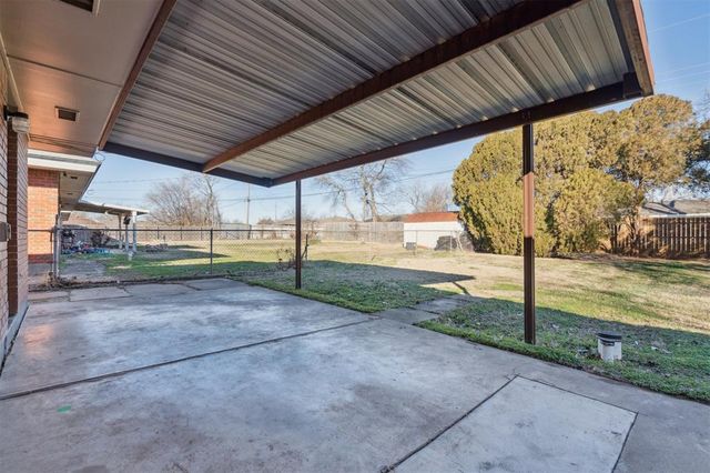 753 SW 4th Place, Moore, OK 73160
